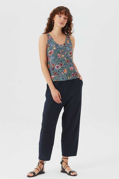 Clandestino Round Neck Sleeveless Basic Blouse