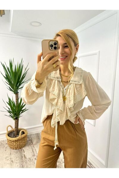Neşe Dönmez Fırfırlı Bluz Bej