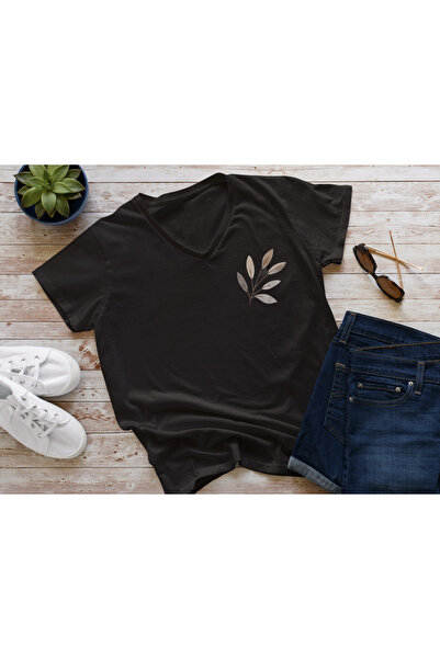 FAVORİST تي شيرت قطني برقبة على شكل حرف V مطبوع عليه فرع الزيتون