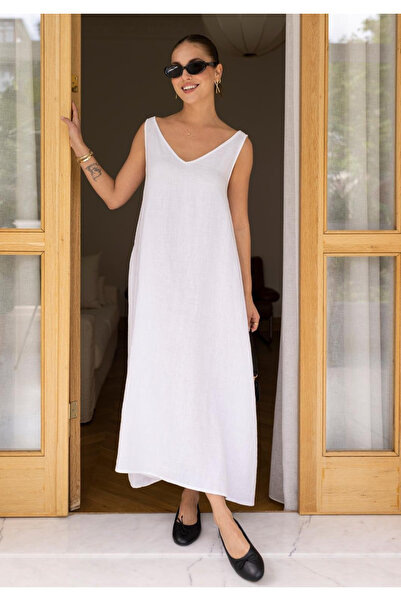 My Blog Rochie de in alb cu maneca zero cu decolteu in V - model de baza