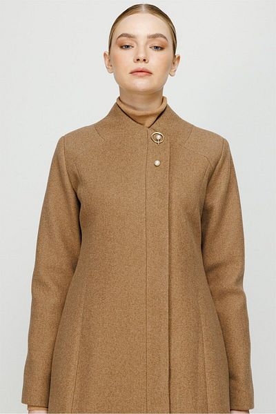 Esswaap Turn-Down Collar Pearl Brooch Detailed Intermediate Coat Tan