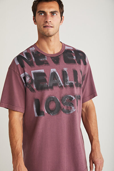 GRIMELANGE Fioletowy T-shirt męski Luther z okrągłym dekoltem, wykonany w 100% ze spranej bawełny, z nadrukiem