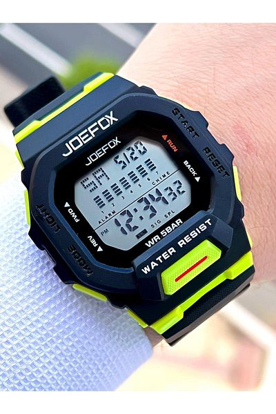 Joefox ساعة يد رياضية رقمية 5 ATM باللون الأخضر/الأسود من G-SHOCK - J-GS03