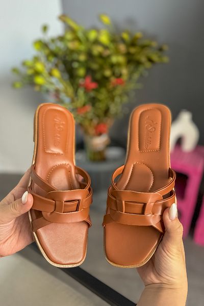 SHOEBELLAS Γυναικείες παντόφλες Patrick Taba - Κόμπος και λεπτομέρεια δέρματος