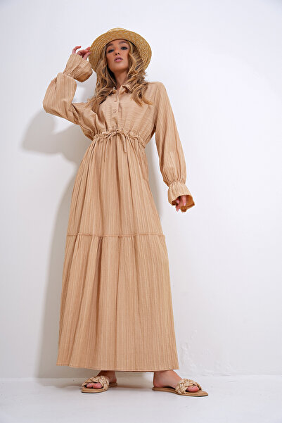 Trend Alaçatı Stili Μπεζ φόρεμα χιτζάμπ - γιακάς πουκαμίσου, φούστα με κουμπιά και κορδόνια, Flounce ALC-X12288