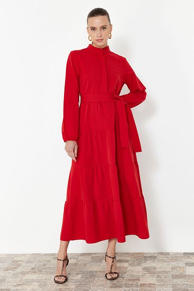 Trendyol Modest Rotes gewebtes Kleid mit Gürtel und Richterkragen und Knopfdetail TCTSS21EL3343