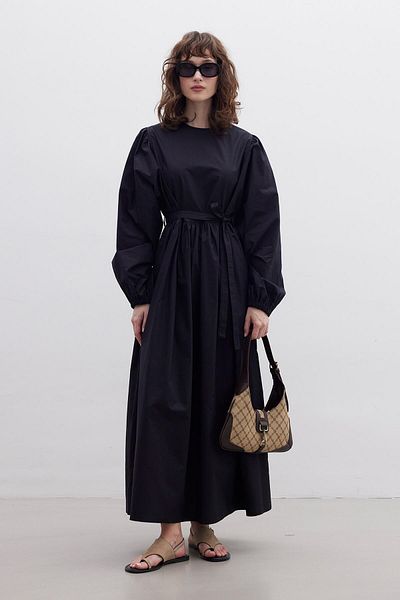Manuka Schwarzes, gerafftes Kleid aus hochwertiger Popeline