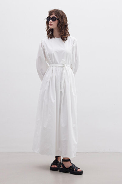 Manuka Ecru prémiové popelínové šaty – shromážděné