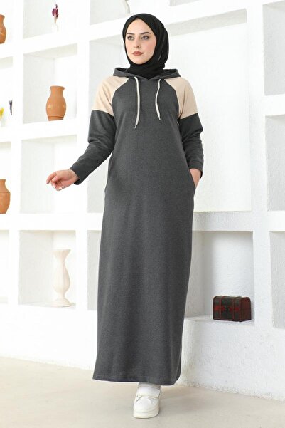 MG Φόρεμα Τσόρναρ με λεπτομέρεια στον ώμο σε ανθρακί χρώμα