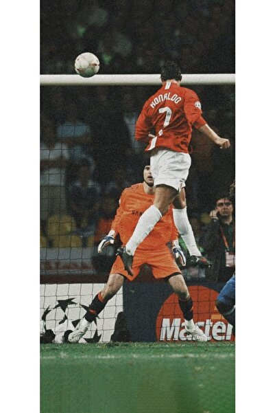 512 STORE Cristiano Ronaldo Flying Duvar Poster 30x42 Çerçevesiz