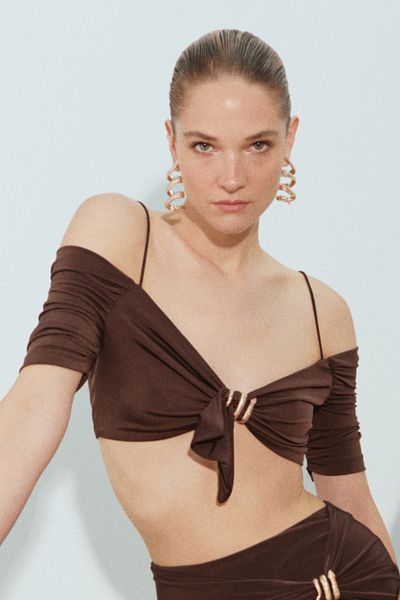 Trendyol Collection X Zeynep Tosun Hnědý pletený bustier s hadím příslušenstvím TCLSS24BS00000