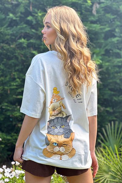Trend Alaçatı Stili Dámské oversize tričko Ecru – výstřih, přední a zadní potisk, ALC-X12329
