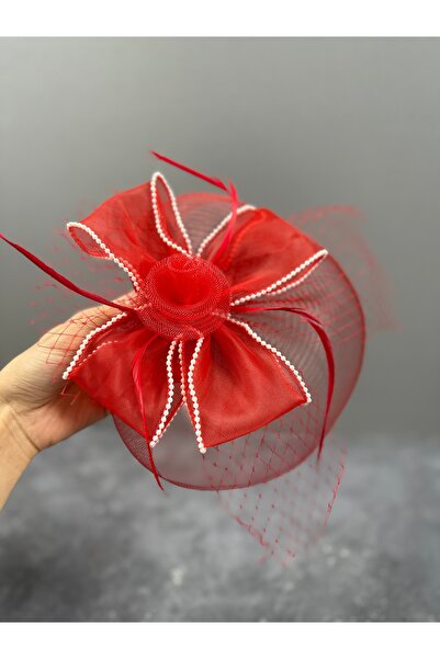 Limelia Costum de mireasă roșu - șapcă cu detaliu de pene de perle și pălărie...