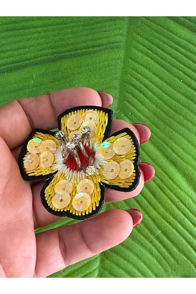 Gönülden Tasarım Model de flori galbene Detaliu de piatră Paiete 5x5 cm Accesoriu de îmbrăcăminte