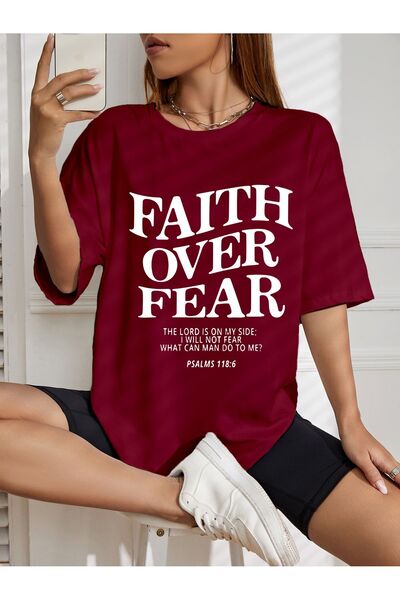 TAHANI FAITH OVER FEAR Μπλουζάκι με στάμπα μεγάλου μεγέθους
