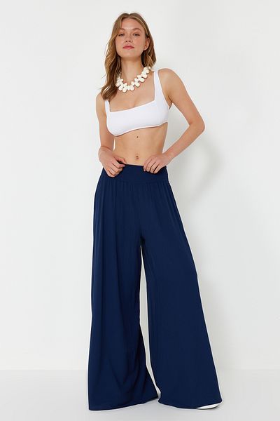 Trendyol Collection Marineblaue Hose mit gewebtem Gipe-Detail TBESS24PL00008