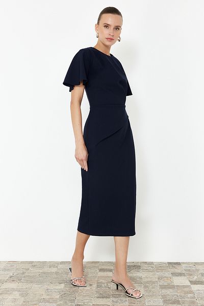 Trendyol Collection Marineblaues, gerade geschnittenes, gerafftes Midikleid aus Webstoff TWOSS24EL00713