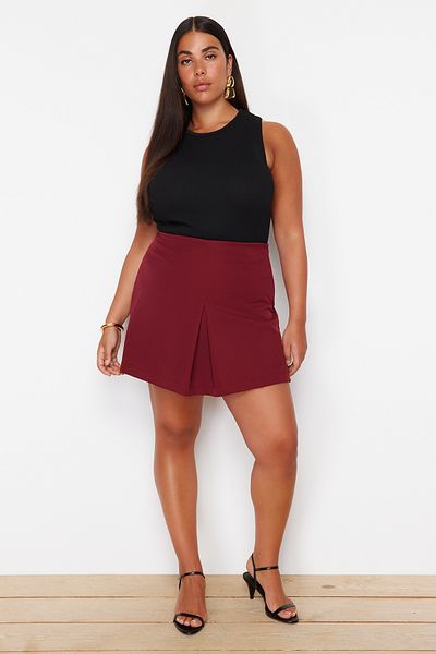 Trendyol Curve Burgunderroter gewebter Shortsrock TBBSS24AP00015 Schwarzer gewebter Shortsrock TBBSS24AP00015
