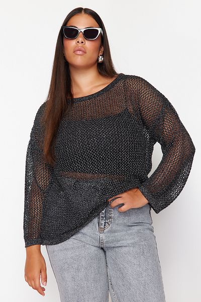 Trendyol Curve Schwarzer Glitzer-Strickpullover mit U-Boot-Ausschnitt und Lochmuster TBBSS24AN00006