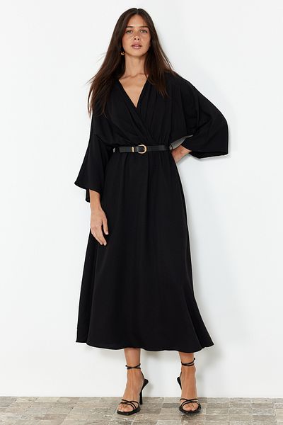 Trendyol Collection Šaty Aerobin Midi – černé s páskem a dvojitým výstřihem Twoss24El00992