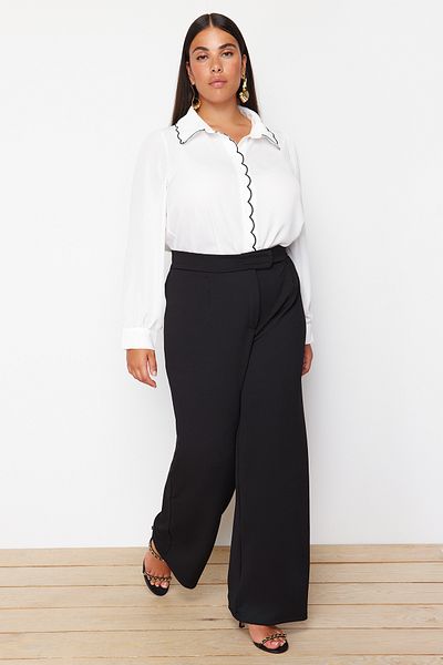 Trendyol Curve Plissee-Hose mit weitem Bein und Klettverschluss in Übergröße – TBBSS24AR00035
