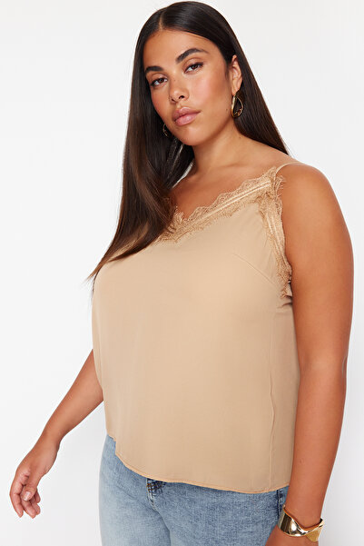 Trendyol Curve Μπλούζα με πέτρινο λουράκι δαντέλα υφαντό σε συν μέγεθος TBBSS24AF00070