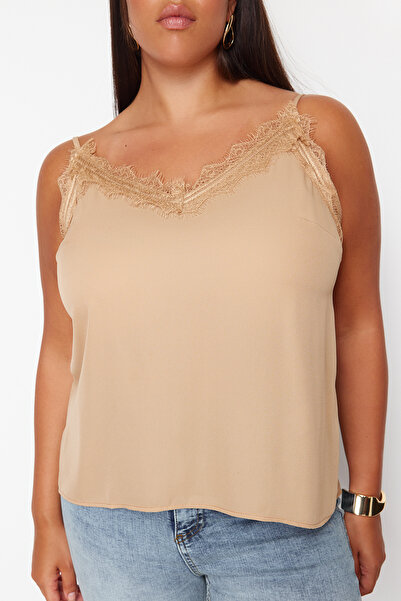 Trendyol Curve Μπλούζα με πέτρινο λουράκι δαντέλα υφαντό σε συν μέγεθος TBBSS24AF00070