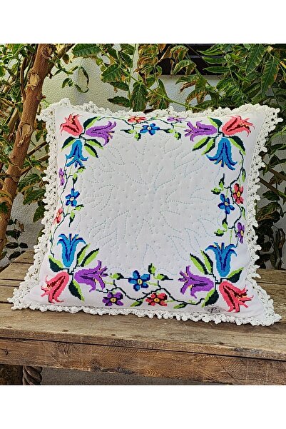 BEGÜLDAN BEYAZ ETEMİN ÜZERİNE EL İŞİ İŞLEME VE EL DANTELİ İLE KIRMIZI GÜLLÜ K...