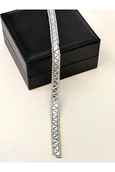 ODDA TASARIM ATÖLYESİ Silver triangle detailed strip with iron attaching in the middle