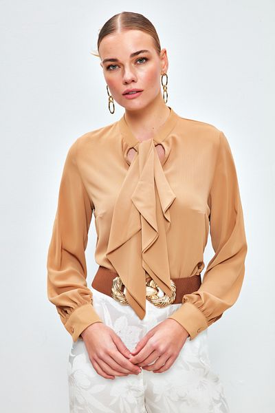 Sateen Bluză casual cu detaliu eșarfă - CAMEL