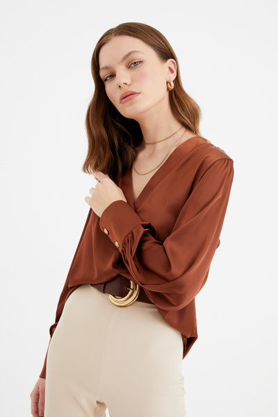 Sateen V Yaka Saten Bluz - Kahve