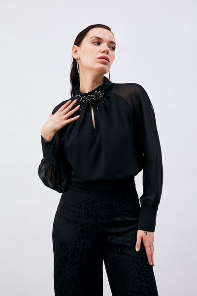 Sateen Collar Accessory Blouse - Black