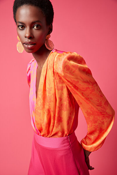 Sateen Desenli Kruvaze Bodysuit Bluz - Fuşya-oranj