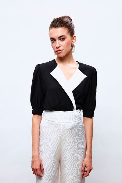 Sateen Bluză body guler jachetă - NEGRA