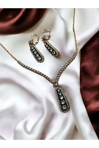 FAYRA ACCESSORIES طقم مرصع بالألماس من حجر الزركون