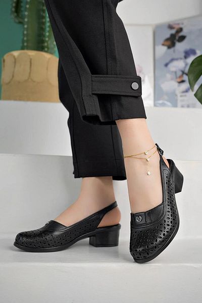 Akgün Terlik Sandale confortabile cu vârf închis din piele naturală de damă