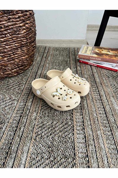 Behtah Kundura Jibbitz Daily Sandals with 6 Rhinestones for Girls - Ornate and Closed Front Garden Pool