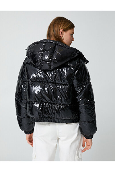 Koton Kurze Pufferjacke mit glänzender Kapuze und Reißverschluss