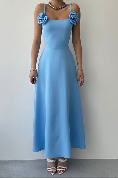 bayansepeti Rochie maxi fără bretele Atlas albastră - Detaliu accesoriu trandafir, curea 258