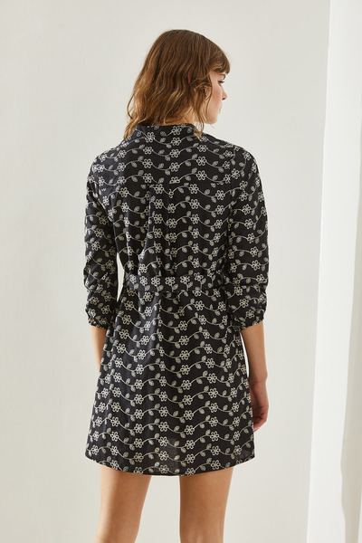 Bianco Lucci Kadın Nakış İşlemeli Hakim Yaka Kemerli Mini Elbise 60251112