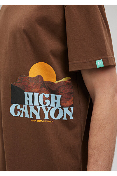 Mavi Τυπωμένο καφέ μπλουζάκι Oversize / Wide Cut0612092-70241