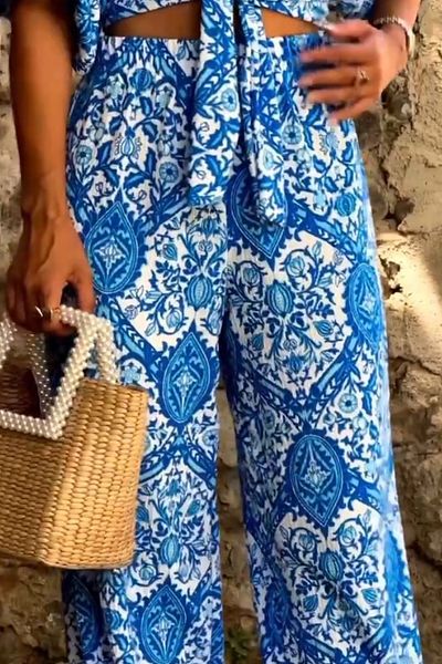 Ded COLLECTION Set cămașă și pantaloni cu flori de culoare albastră și albă pentru femei