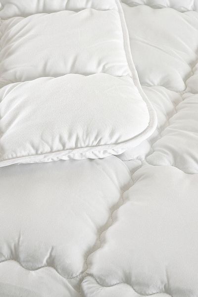 Dormeur Long Lasting Micro Fabric Silicone Filled Double Quilt