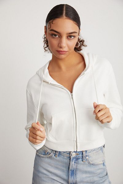GRIMELANGE Delia Damen-Sweatshirt „Crop 3 Thread Ribbed Knitted Relaxed Fit“ mit Kapuze und Reißverschluss in Weiß