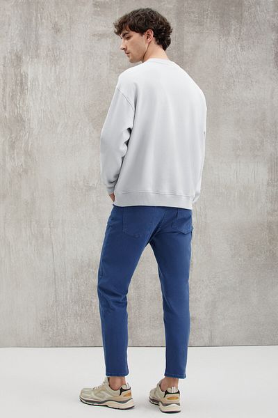 GRIMELANGE Ανδρικό μπλουζάκι Jochen Oversize Velvet College με στάμπα γκρι φούτερ με φλις μέσα