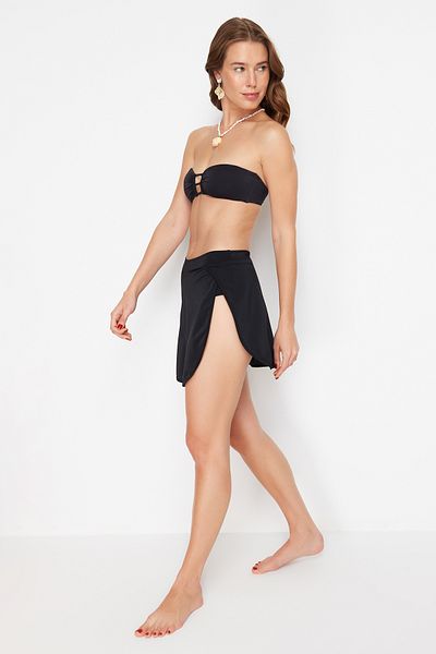 Trendyol Collection Schwarze, reguläre Bikinihose mit Rock TBESS24BA00119
