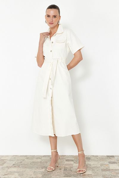 Trendyol Collection Ecru Maxi džínové šaty se střapcem a páskem TWOSS24EL00377