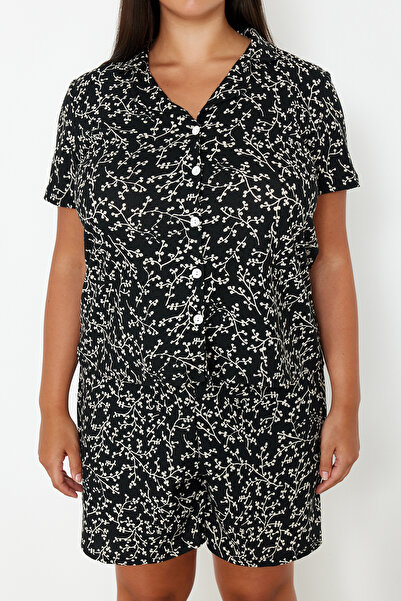 Trendyol Curve Čierna súprava pleteného pyžama – košeľový golier, kvetinový vzor TBBSS24AI00136