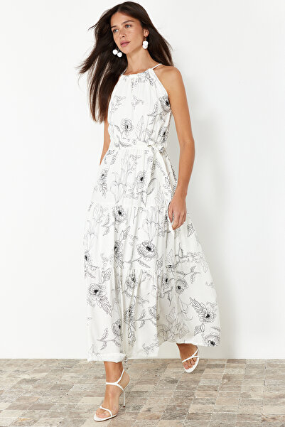 Trendyol Collection Bílé Animal Shift Halter Lined Maxi Lined Tkané šaty TWOSS24EL00872