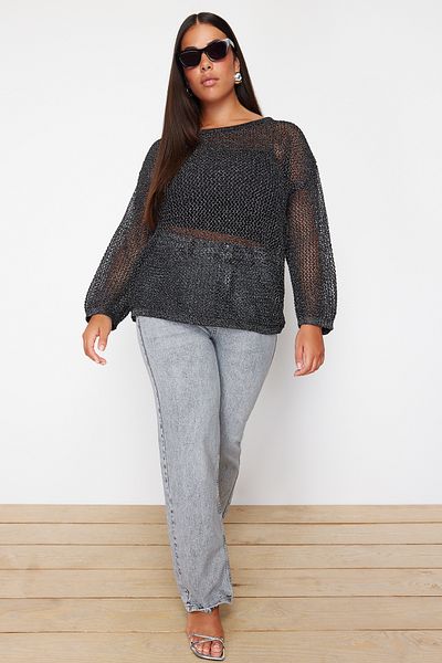 Trendyol Curve Schwarzer Glitzer-Strickpullover mit U-Boot-Ausschnitt und Lochmuster TBBSS24AN00006